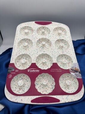 TRUDEAU Cream Sprinkle 12-Cavity Donut Baking Pan with Pink Accents, NWT